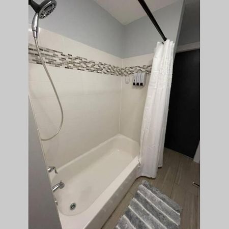 Industrial Brick Townhouse In Downtown Lancaster Villa Exterior foto